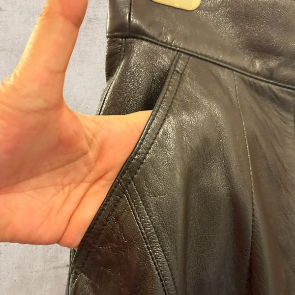 VINTAGE BLACK LEATHER 3/4 LENGTH PANTS (SZ 7) (EUC) - Picture 3 of 6